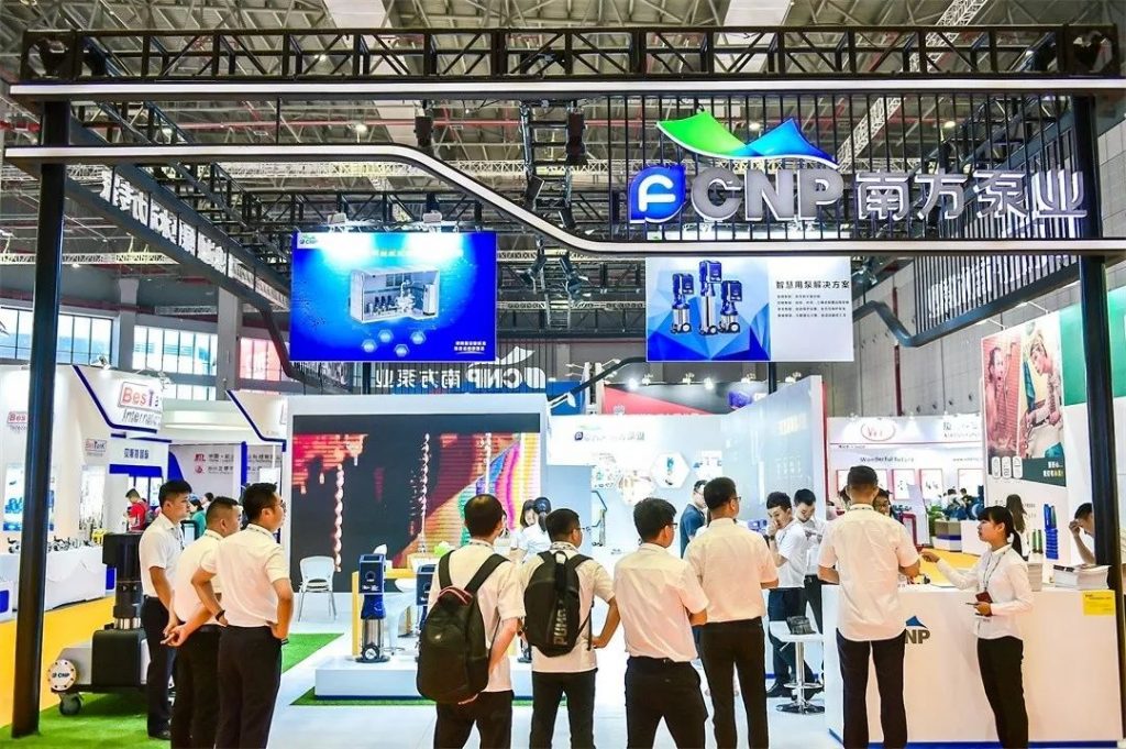 總理帶頭喝“下水道水”,新加坡為何被逼至如此?- 總理帶頭喝“下水道水”,新加坡為何被逼至如此?-